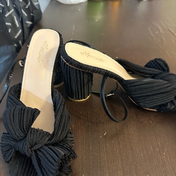 Cute little black heels - Picture 2 of 2